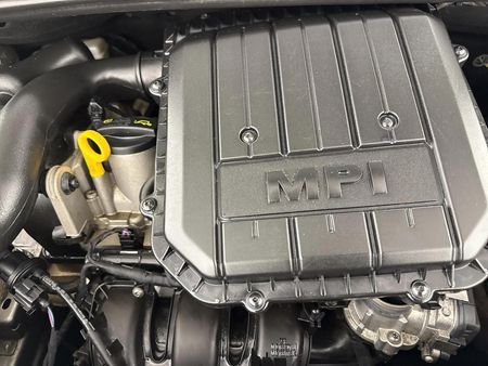2017-Volkswagen-Up-Cross-Up-10-5-dr_13