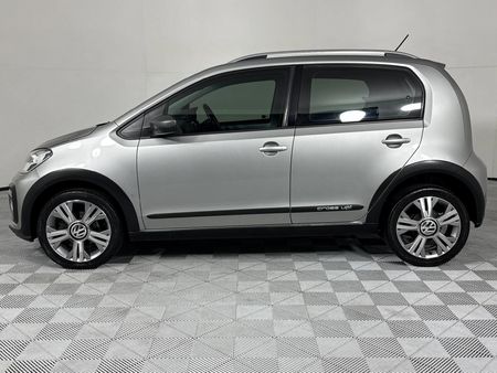 2017-Volkswagen-Up-Cross-Up-10-5-dr_19