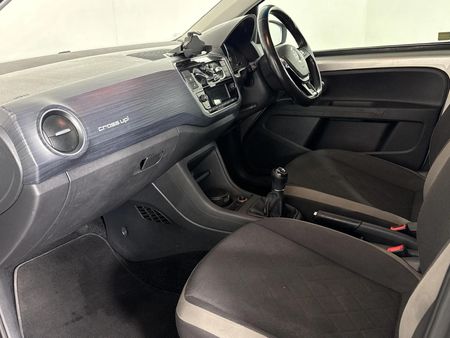 2017-Volkswagen-Up-Cross-Up-10-5-dr_8