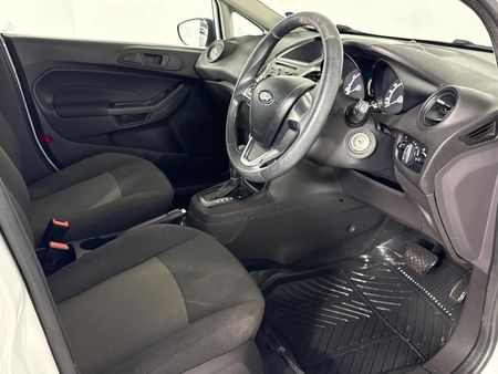 2017-Ford-Fiesta-10-EcoBoost-Ambiente-Auto-5-dr_9