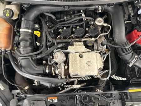 2017-Ford-Fiesta-10-EcoBoost-Ambiente-Auto-5-dr_12