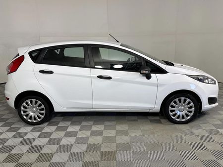 2017-Ford-Fiesta-10-EcoBoost-Ambiente-Auto-5-dr_16