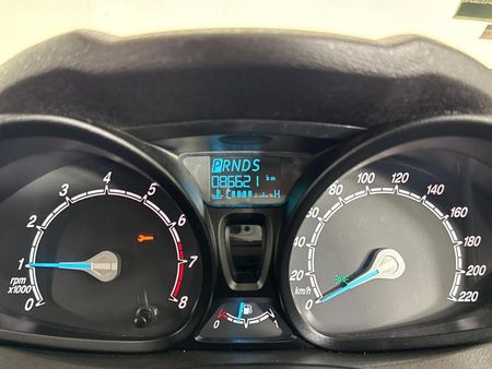 2017-Ford-Fiesta-10-EcoBoost-Ambiente-Auto-5-dr_2