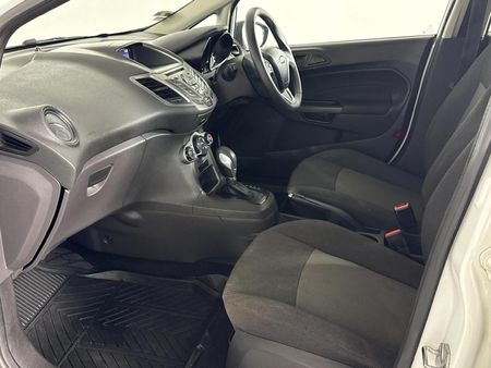 2017-Ford-Fiesta-10-EcoBoost-Ambiente-Auto-5-dr_8