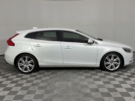 2014-Volvo-V40-T4-Excel-Auto_16