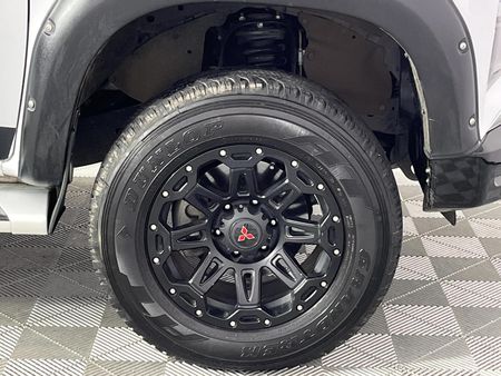 2020-Mitsubishi-Triton-24-Di-Dc-Xtreme-4x4-Auto-Double-Cab_3