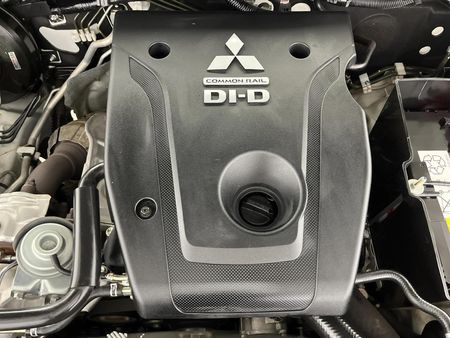 2020-Mitsubishi-Triton-24-Di-Dc-Xtreme-4x4-Auto-Double-Cab_8