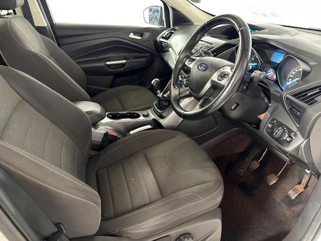 2015-Ford-Kuga-15-EcoBoost-Ambiente_9
