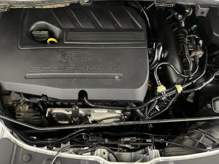 2015-Ford-Kuga-15-EcoBoost-Ambiente_12