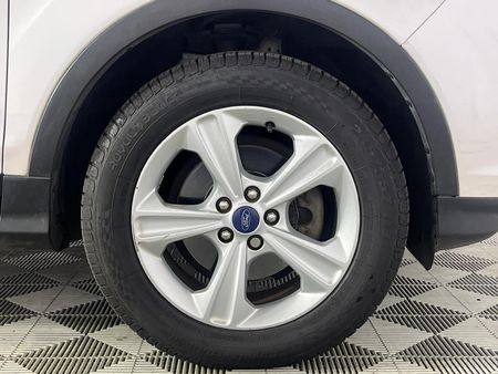 2015-Ford-Kuga-15-EcoBoost-Ambiente_5