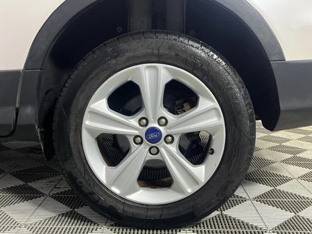 2015-Ford-Kuga-15-EcoBoost-Ambiente_6