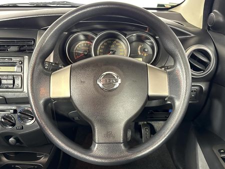 2014-Nissan-Livina-16-Acenta-X-Gear_11