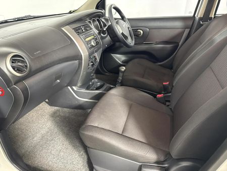 2014-Nissan-Livina-16-Acenta-X-Gear_8