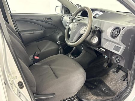 2012-Toyota-Etios-15-Xi-5-dr_9