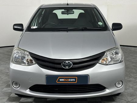 2012-Toyota-Etios-15-Xi-5-dr_12