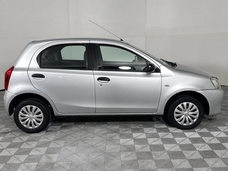 2012-Toyota-Etios-15-Xi-5-dr_14