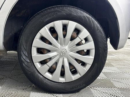 2012-Toyota-Etios-15-Xi-5-dr_6