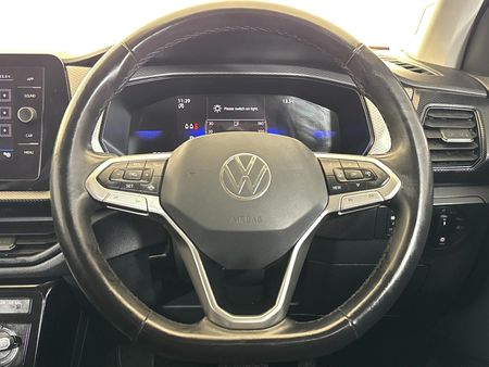 2025-Volkswagen-T-Cross-10-TSI-Life-Auto_12