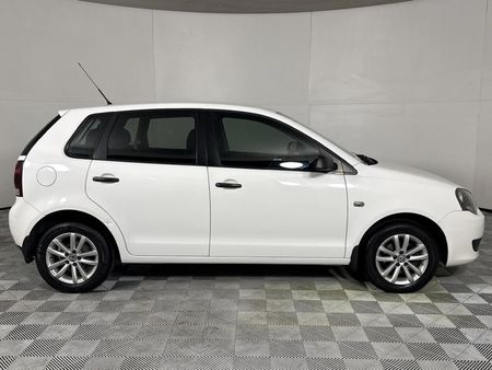 2014-Volkswagen-Polo-Vivo-16-Trendline-5-dr_12