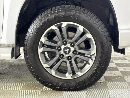 2022-Mitsubishi-Triton-24-Di-Dc-4x4-Auto-Double-Cab_5