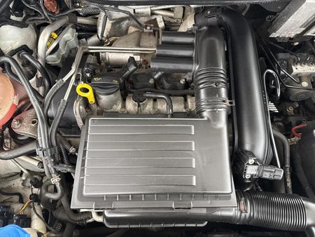 2014-Volkswagen-Polo-GP-12-TSI-Trendline-66kW_12