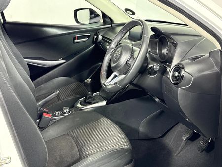 2017-Mazda-2-15-Individual-5-dr_9
