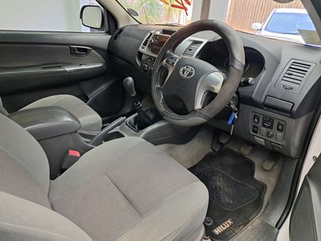 2014-Toyota-Hilux-30-D-4D-Raider-Raised-Body-Single-Cab_4