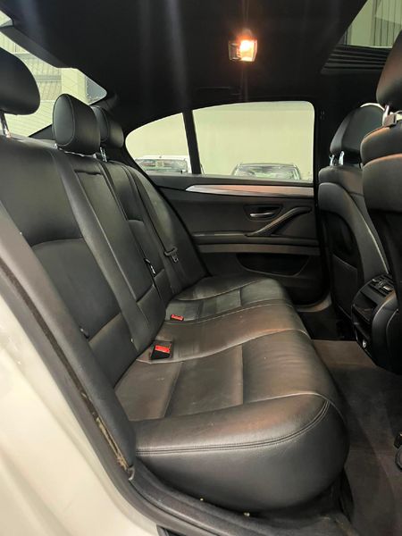 2014-BMW-5-Series-520d-M-Sport-Auto_11