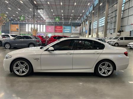 2014-BMW-5-Series-520d-M-Sport-Auto_5