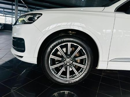 2017-Audi-Q7-30-TDI-quattro-Auto-45-TDI_17