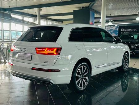 2017-Audi-Q7-30-TDI-quattro-Auto-45-TDI_1