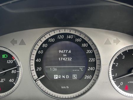 2011-Mercedes-Benz-C-Class-C-180-BE-Elegance-Auto_9