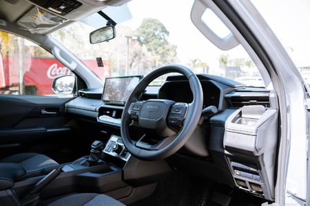 2026-Toyota-Hilux-28-GD-6-Raider-4x4-Auto-Double-Cab_18