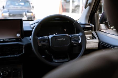 2026-Toyota-Hilux-28-GD-6-Raider-4x4-Auto-Double-Cab_23