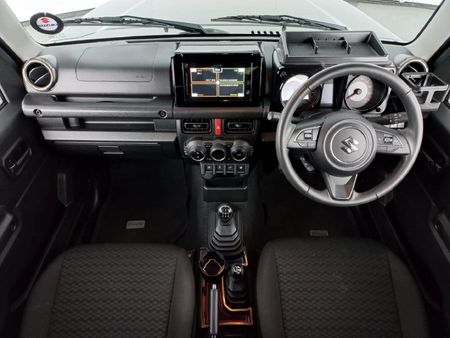 2023-Suzuki-Jimny-15-GLX_11