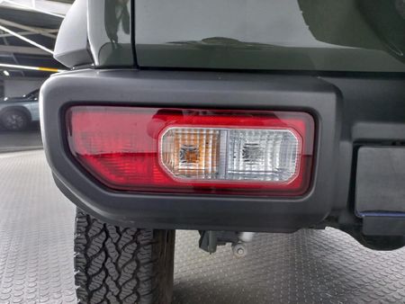 2023-Suzuki-Jimny-15-GLX_15