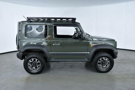 2023-Suzuki-Jimny-15-GLX_4