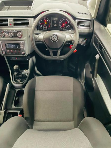 2019-Volkswagen-Caddy-Maxi-CrewBus-20-TDI_15