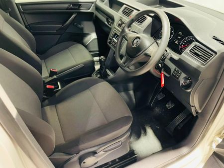 2019-Volkswagen-Caddy-Maxi-CrewBus-20-TDI_17
