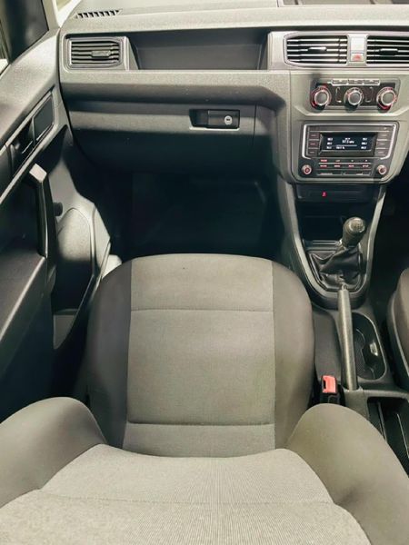 2019-Volkswagen-Caddy-Maxi-CrewBus-20-TDI_18
