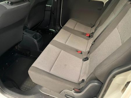 2019-Volkswagen-Caddy-Maxi-CrewBus-20-TDI_19