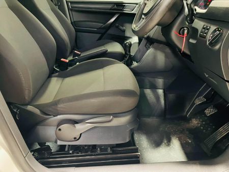 2019-Volkswagen-Caddy-Maxi-CrewBus-20-TDI_20
