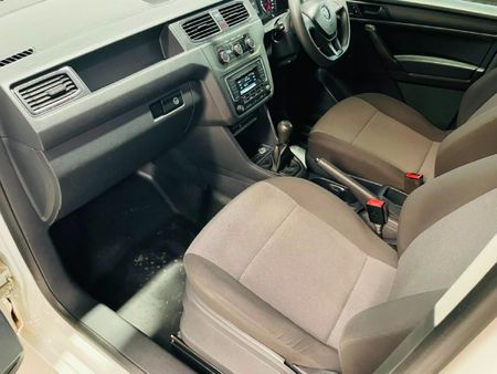 2019-Volkswagen-Caddy-Maxi-CrewBus-20-TDI_22