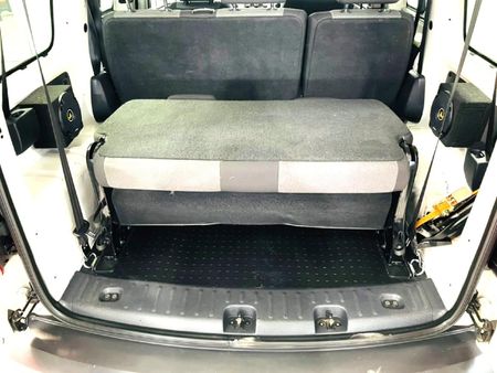 2019-Volkswagen-Caddy-Maxi-CrewBus-20-TDI_6