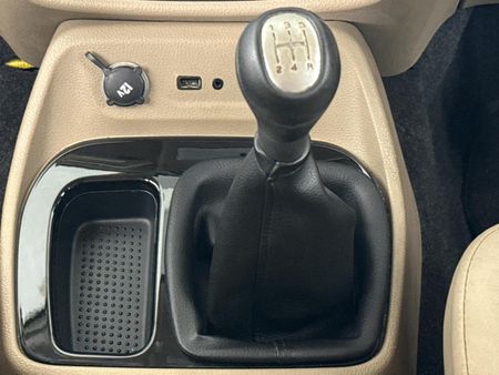 2020-Mahindra-TUV-300-15-TD-mHawk-7-seat_10