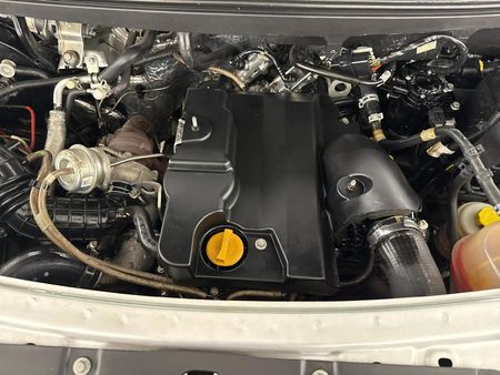 2020-Mahindra-TUV-300-15-TD-mHawk-7-seat_13