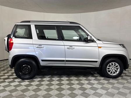 2020-Mahindra-TUV-300-15-TD-mHawk-7-seat_17