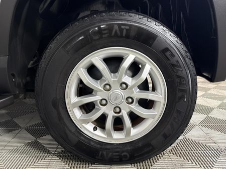 2020-Mahindra-TUV-300-15-TD-mHawk-7-seat_6