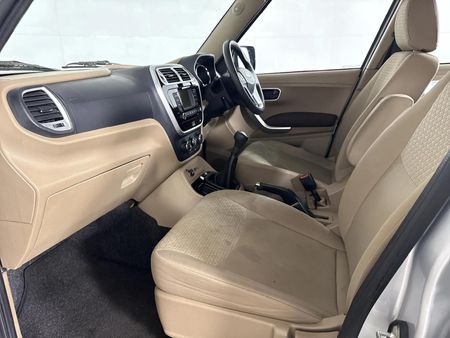 2020-Mahindra-TUV-300-15-TD-mHawk-7-seat_8