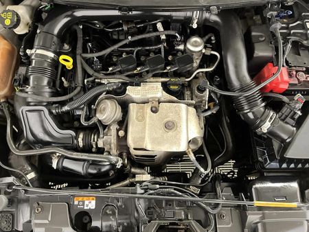 2017-Ford-Fiesta-10-EcoBoost-Titanium-Auto-5-dr_12